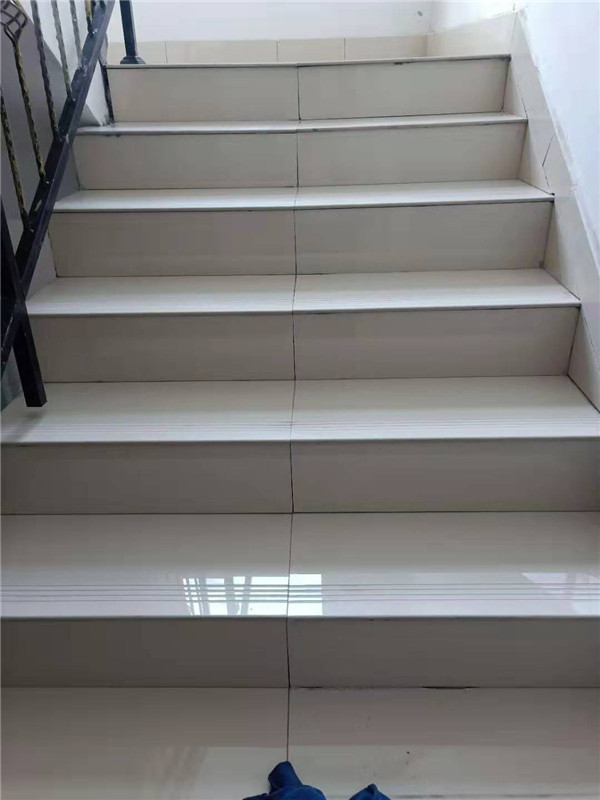 眾成秋月華庭樓道保潔